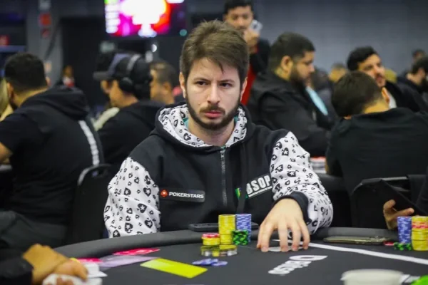 Aloísio Dourado is the chip leader of the Main Event BSOP Summer FT