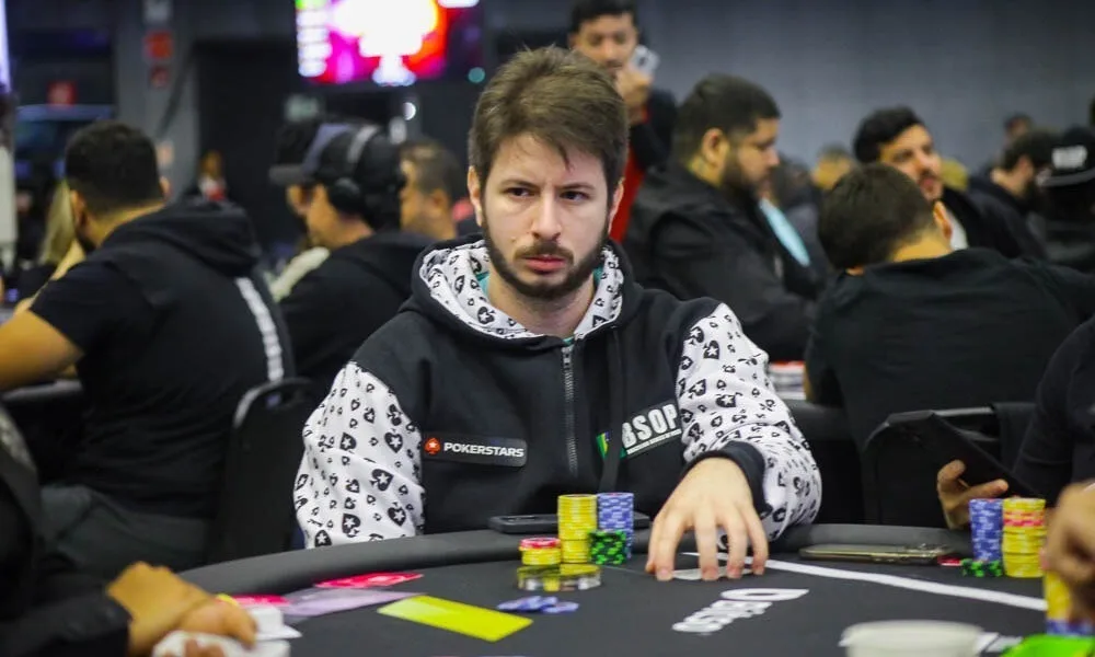 Aloísio Dourado is the chip leader of the Main Event BSOP Summer FT