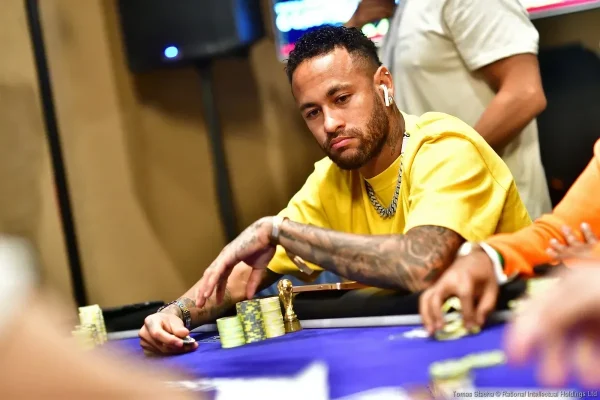 Neymar reaches the podium of the US$ 5.200 Bounty Builder SHR of SCOOP