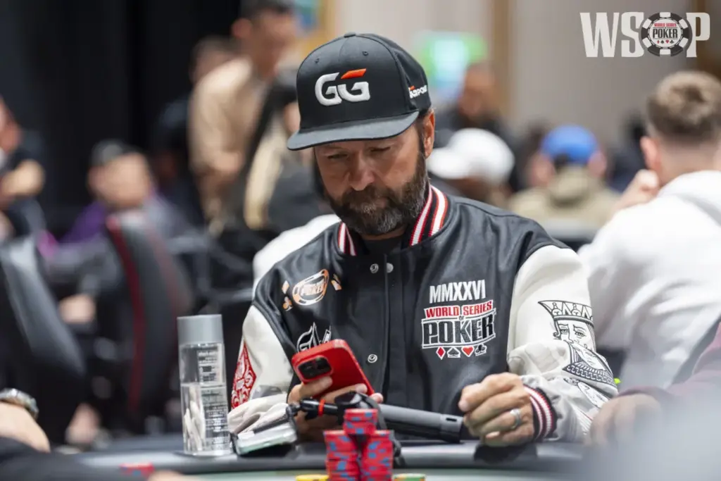 Daniel Negreanu calls the WSOP room a ‘Madhouse’ and analyzes a lost pot to Thomas Boivin