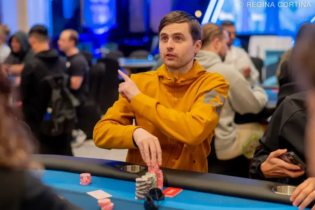 Martin Kabrhel records a ‘vlog’ at WSOP and shows conversation with Shaun Deeb