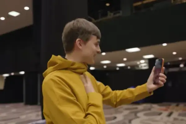 Martin Kabrhel records a ‘vlog’ at WSOP and shows conversation with Shaun Deeb