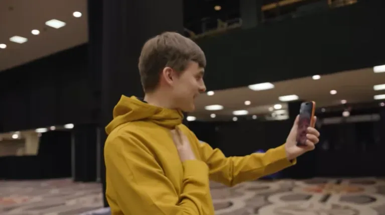 Martin Kabrhel records a ‘vlog’ at WSOP and shows conversation with Shaun Deeb
