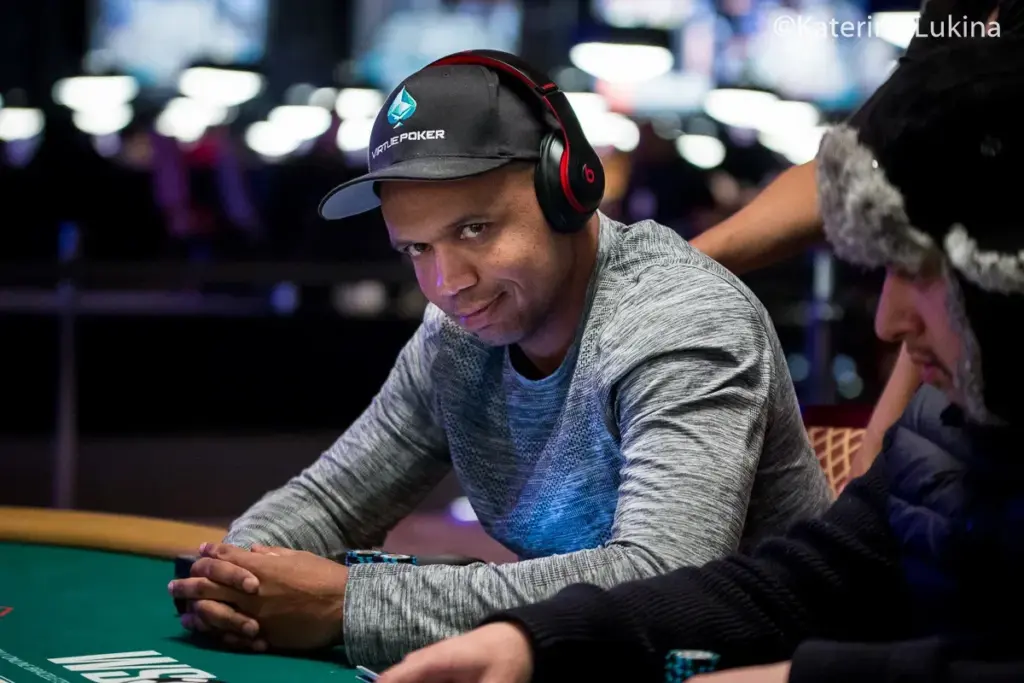 Ban on the use of headphones during poker games stirs the community