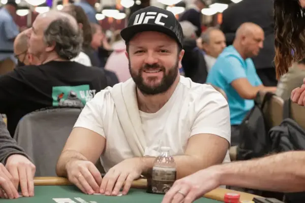 Vitor Dzivielevski had to change his cap during a WSOP tournament; understand