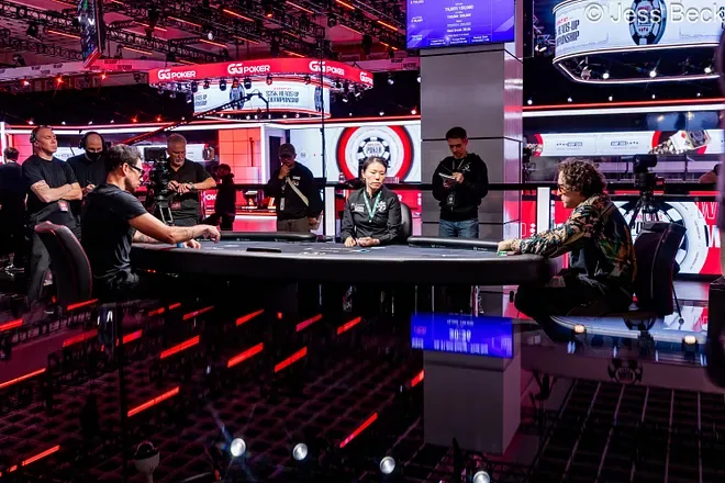 Michael Casella defeats poker legends and wins bracelet; Yuri comes close to the final table