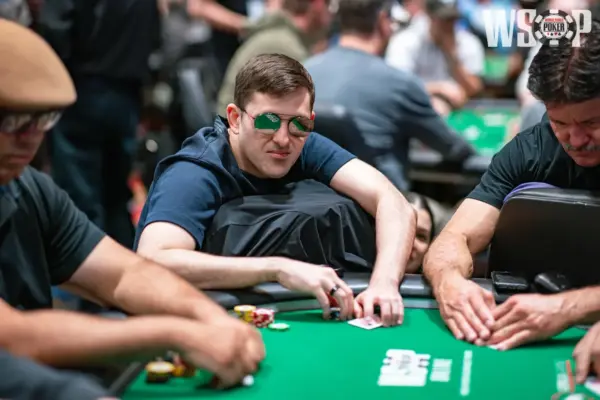 WSOP Main Event: Fabio Porcino leads the 4 Brazilians on Day 6 of the tournament