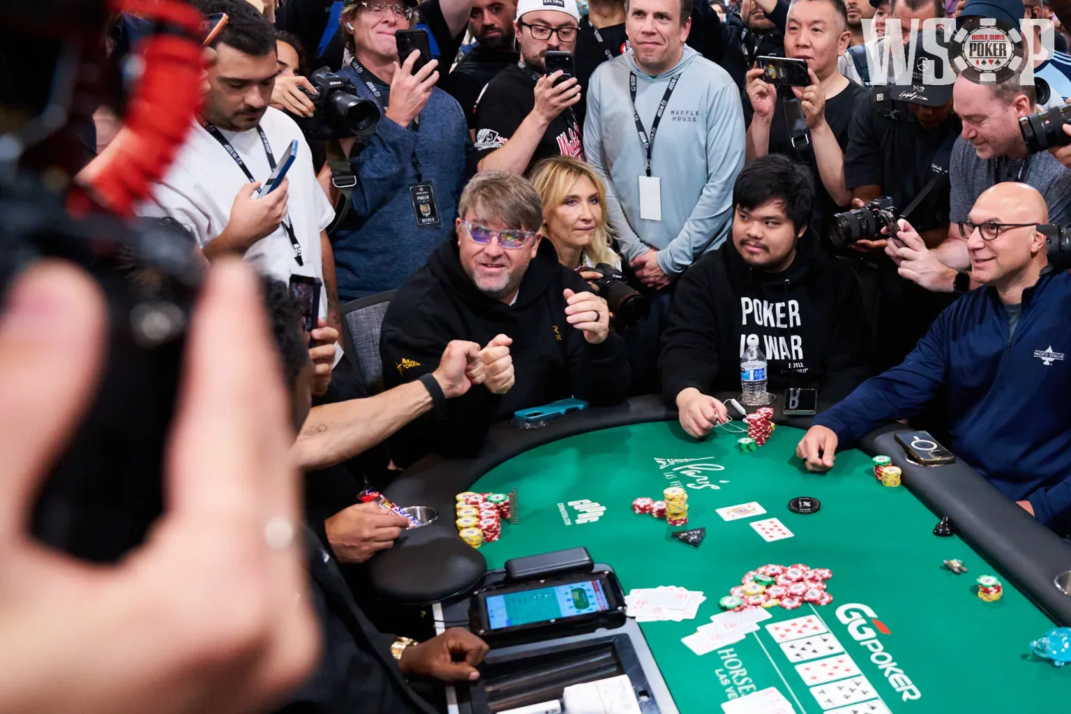WSOP Main Event: Bubble bursts with triple elimination involving Chris Moneymaker