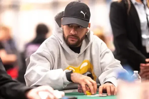 Neymar appears in Las Vegas to play the WSOP and impresses with his aggressiveness