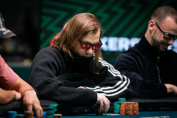 Alisson Piekazewicz has a large lead in the FT of the BSOP Championship