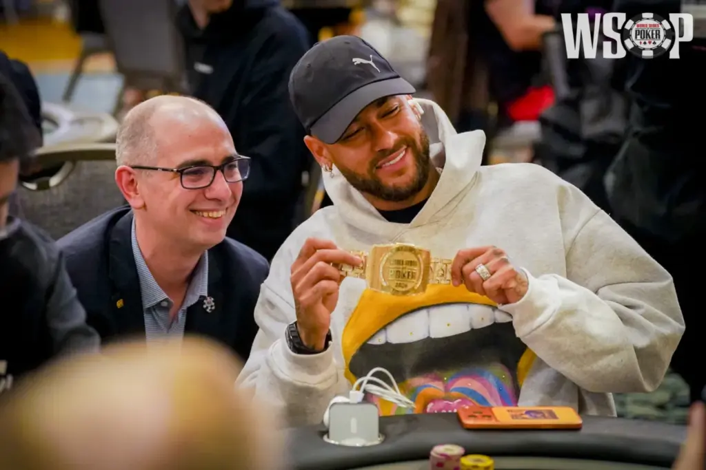 Neymar appears in Las Vegas to play the WSOP and impresses with his aggressiveness