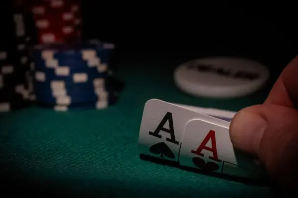 Misclick against AA ends in crazy bad beat on the last day of WSOP