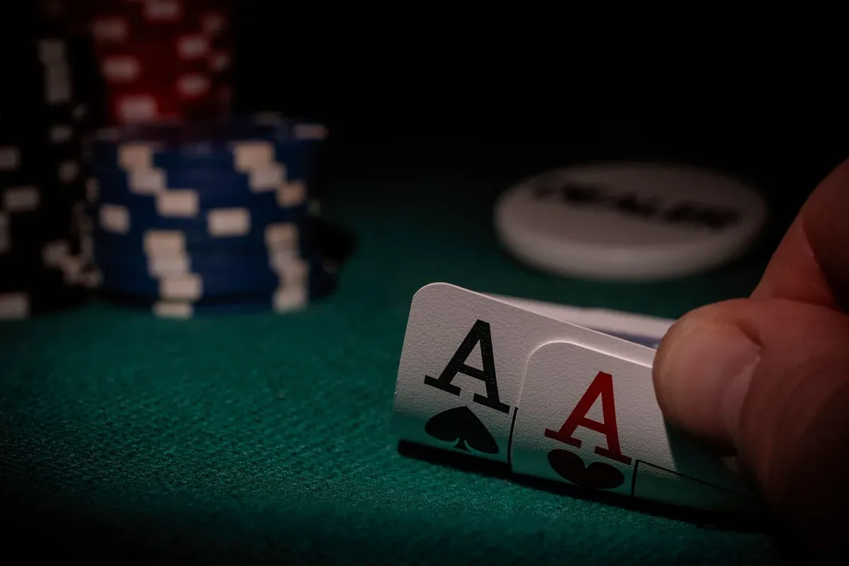 Misclick against AA ends in crazy bad beat on the last day of WSOP