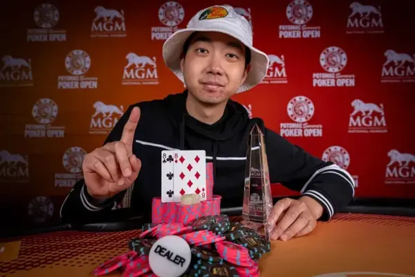 Player receives trophy after unusual agreement in tournament in the United States