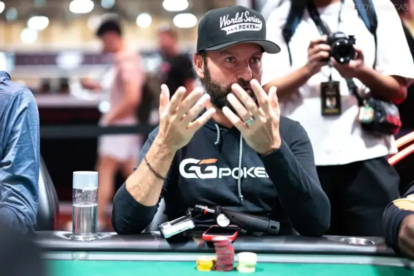 Negreanu loses nearly $160K in debut at Hustler Casino Live