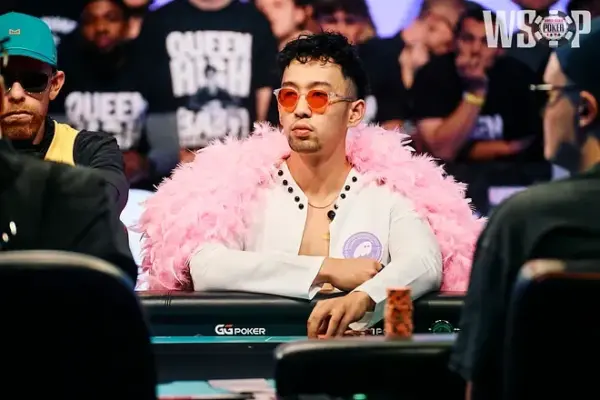 Han Feng stands out at the WSOP Main Event final table for his eccentric outfit