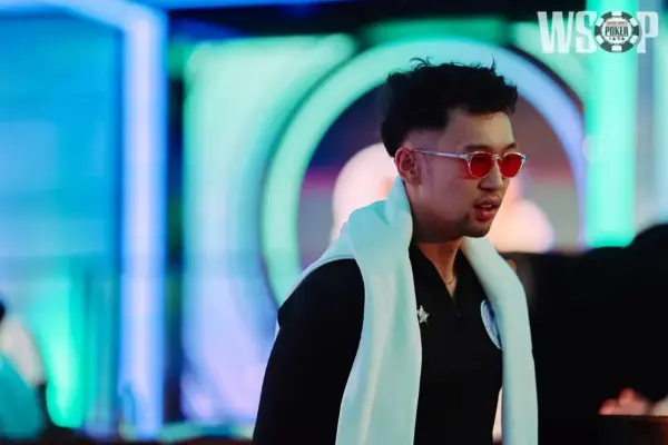AA cracked by ruthless runner runner eliminated Han Feng in the WSOP Main Event FT