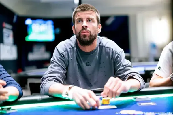 Gerard Piqué falls in the Super High Roller Warm Up bubble of the EPT Barcelona