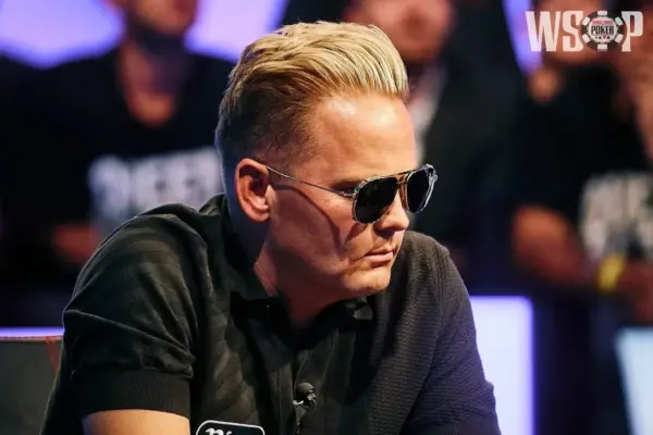 Questionable call condemned Lauri Saaskilahti's campaign in the heads-up