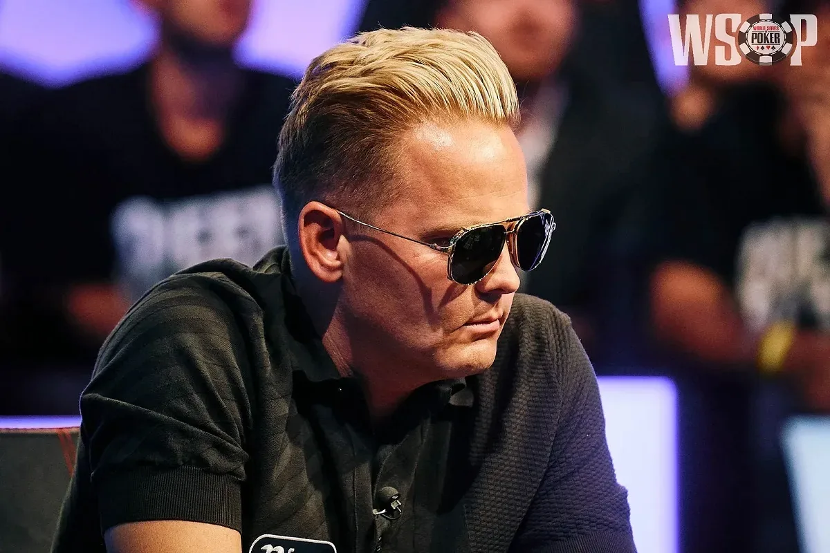 Questionable call condemned Lauri Saaskilahti's campaign in the heads-up