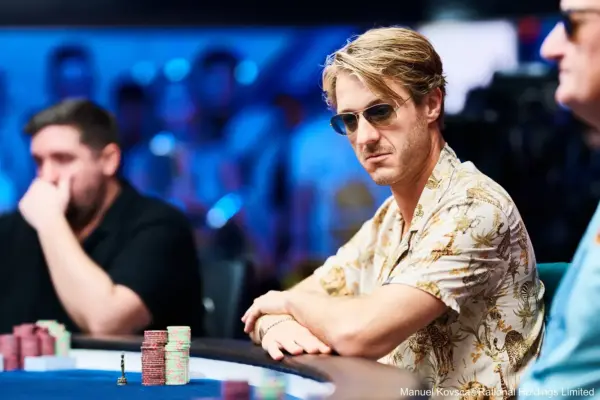 Dutch player hits Royal Flush at EPT Barcelona and hides hand after winning pot